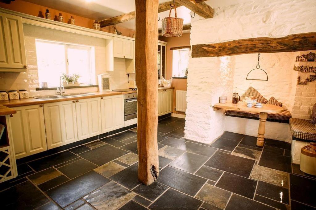 Charming Welsh Cottage Johnston Bagian luar foto