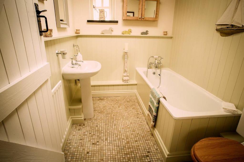 Charming Welsh Cottage Johnston Bagian luar foto