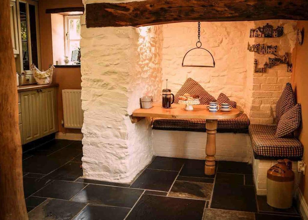 Charming Welsh Cottage Johnston Bagian luar foto